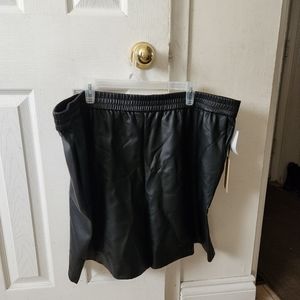 Plus size womens faux Leather shorts